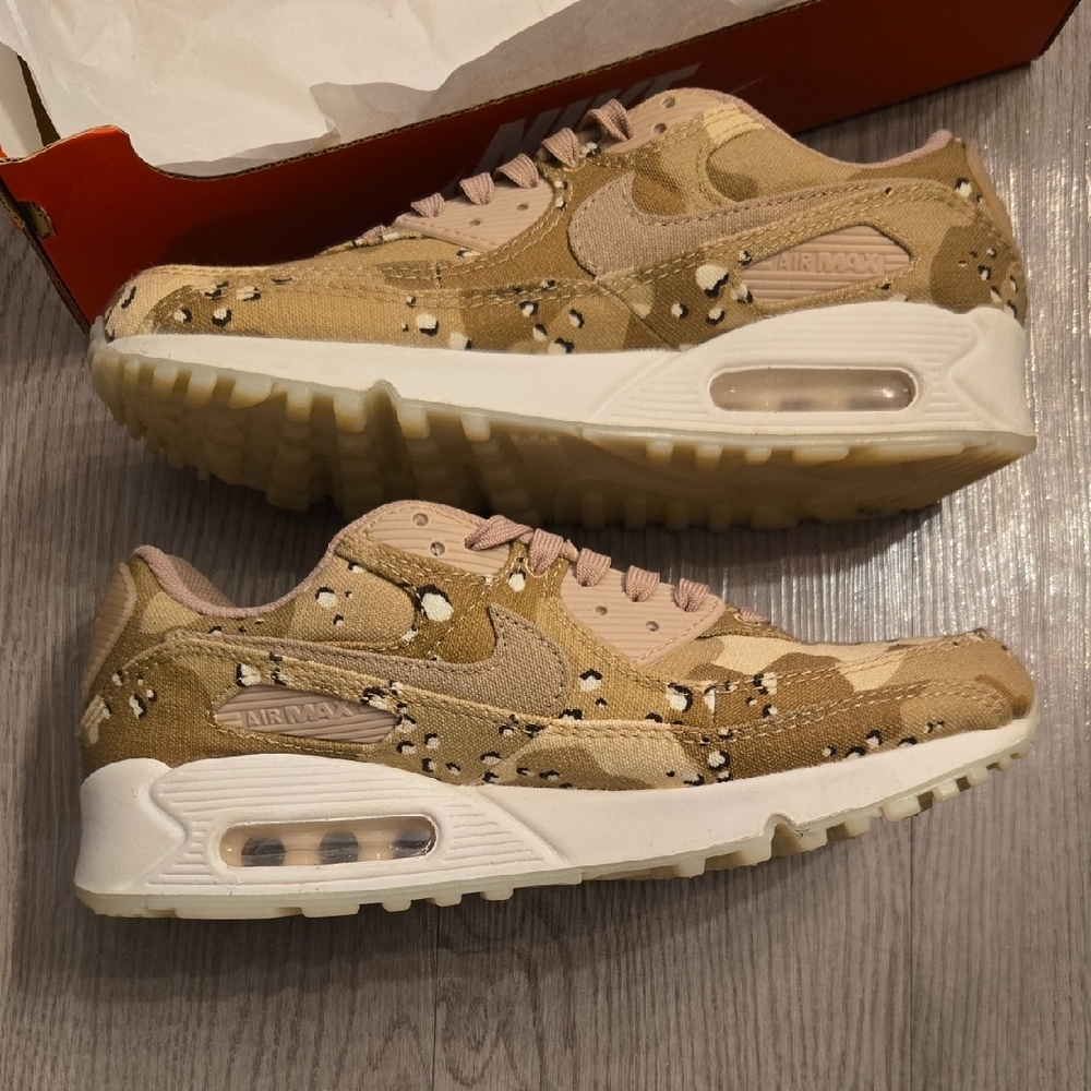 Nike Air Max 90 Sneakers - Picture 3 of 8
